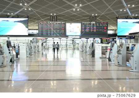 成田国際空港 南ウィング 出発カウンター 正面通路 成田国際空港 南ウィング 出発カウンター 正面通路 75067629