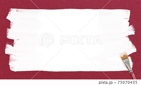 赤い紙に絵具で描いたようなフレーム - 複数のバリエーションがあります 75070435