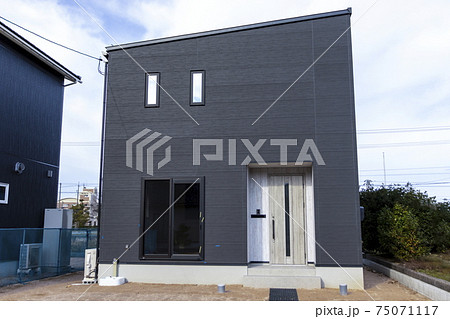 完成間近の新築住宅外観 完成間近の新築住宅外観 75071117