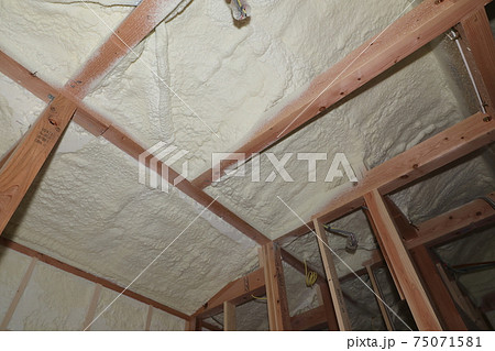 戸建て住宅の吹付け断熱 戸建て住宅の吹付け断熱 75071581