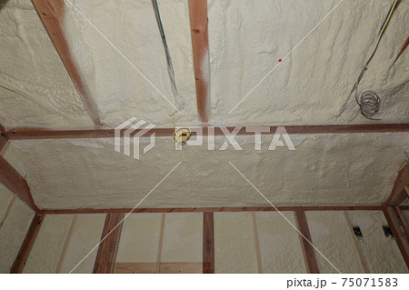 戸建て住宅の吹付け断熱 戸建て住宅の吹付け断熱 75071583