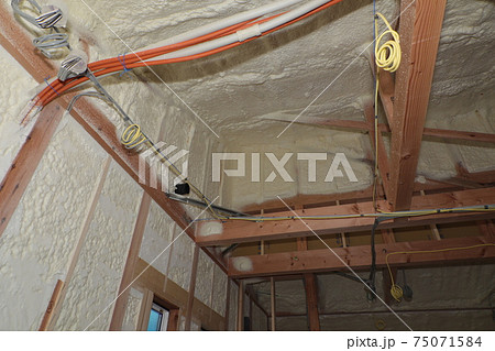 戸建て住宅の吹付け断熱 戸建て住宅の吹付け断熱 75071584
