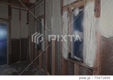 戸建て住宅の吹付け断熱 戸建て住宅の吹付け断熱 75071600