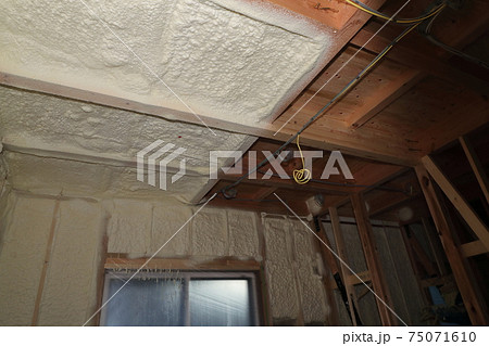 戸建て住宅の吹付け断熱 戸建て住宅の吹付け断熱 75071610