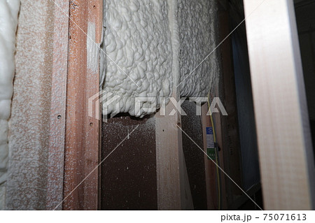 戸建て住宅の吹付け断熱 戸建て住宅の吹付け断熱 75071613