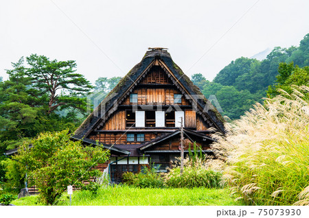 岐阜県 秋の白川郷　和田家 75073930