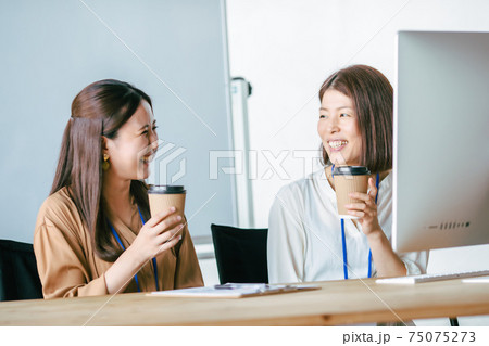 休憩時間のビジネスウーマン 75075273