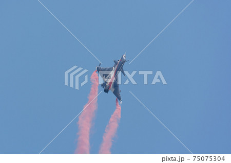 中国空軍J-10八一飛行表演隊垂直上昇 中国空軍J-10八一飛行表演隊垂直上昇 75075304