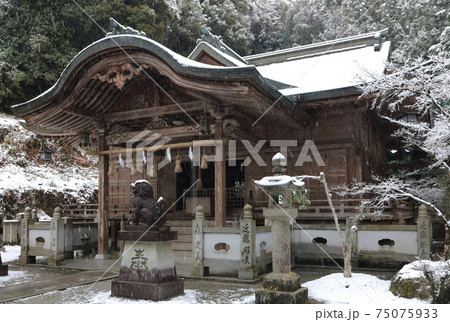 香川の冬景色、讃岐国二宮「大水上神社」拝殿 香川の冬景色、讃岐国二宮「大水上神社」拝殿 75075933
