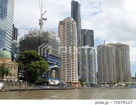 ブリスベン川のフェリーからの眺め ブリスベン川のフェリーからの眺め 75076127