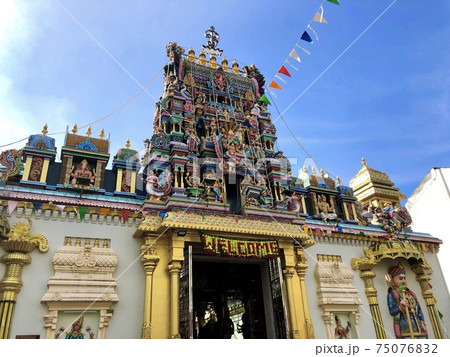 カラフルなペナンの寺院 75076832