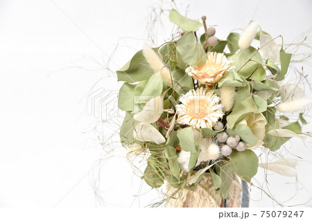 白花を使用したプリザーブドフラワー 白花を使用したプリザーブドフラワー 75079247