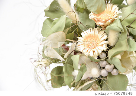 白花を使用したプリザーブドフラワー 75079249