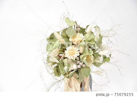 白花を使用したプリザーブドフラワー 白花を使用したプリザーブドフラワー 75079255