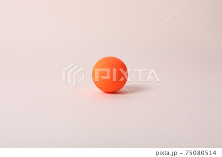 ボール ゴルフ 芝生 75080514