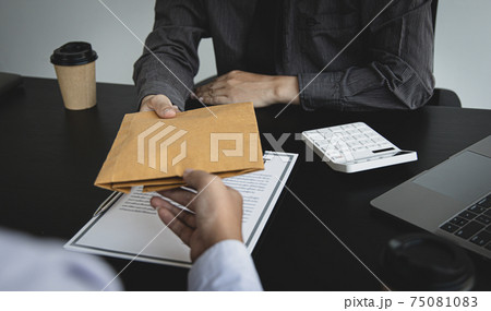 Opposition to wrongdoing and social injustice, Businessmen give bribes to employees to sign approvals through illegal projects, Fraud and corruption Or something illegal. Opposition to wrongdoing and social injustice, Businessmen give bribes to employees to sign approvals through illegal projects, Fraud and corruption Or something illegal. 75081083