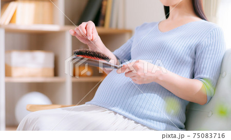 抜け毛　妊婦　脱毛　ブラシの手入れ　16:9 75083716