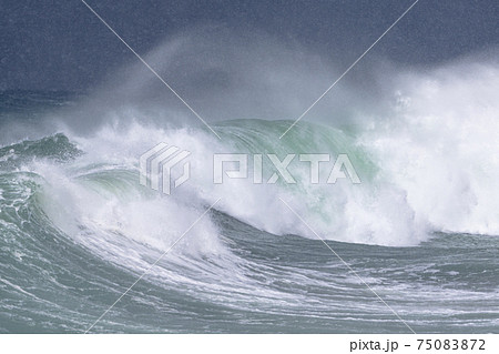 波イメージ　 75083872