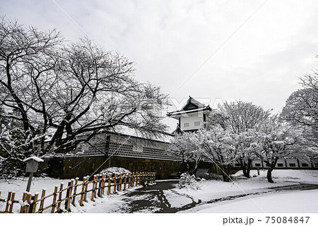 雪景色の金沢城 雪景色の金沢城 75084847