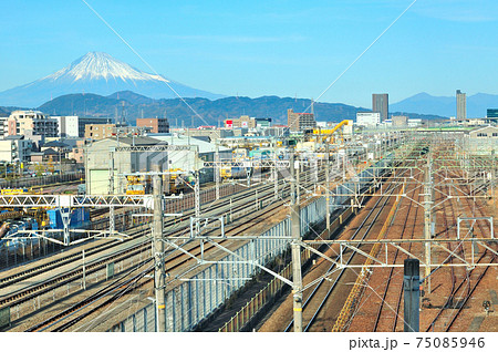 富士山の見える東静岡駅 富士山の見える東静岡駅 75085946