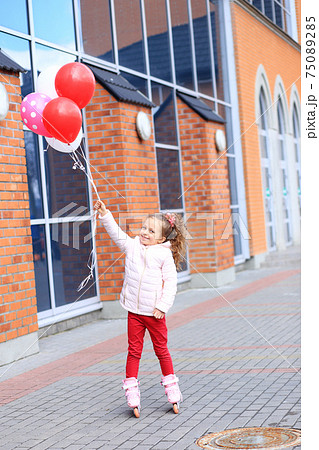 Child goes in for sports without protection Child goes in for sports without protection 75089285