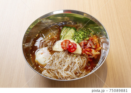 本場の冷麺 75089881
