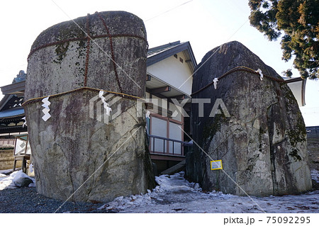城下町盛岡の観光名所　三ツ石神社 75092295