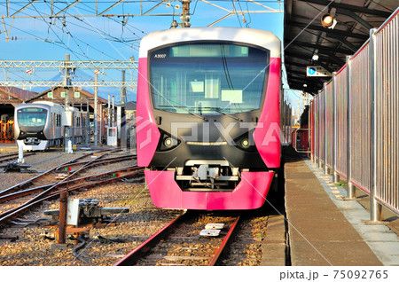 地方都市の電車操車場の風景 地方都市の電車操車場の風景 75092765