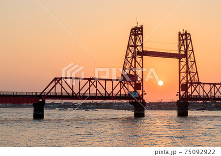 夕日と筑後川昇開橋 福岡県大川市 夕日と筑後川昇開橋 福岡県大川市 75092922