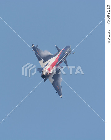 中国空軍J-10八一飛行表演隊垂直上昇 中国空軍J-10八一飛行表演隊垂直上昇 75093110