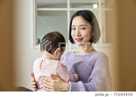 幼児 赤ちゃん 少女 75093650