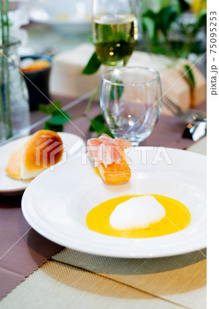 ウエディング　披露宴　食事 スープ 75095253