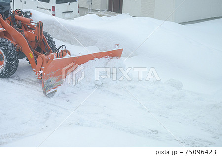 除雪作業 75096423