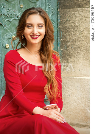 Traveling woman sitting at the door Traveling woman sitting at the door 75096467
