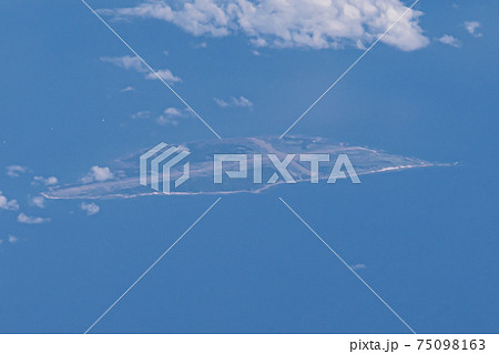 馬毛島　まげしま　島　自衛隊　防衛　買収　飛行機　飛行場　空撮　鹿児島県　東シナ海　海　アメリカ 75098163