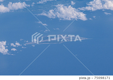馬毛島　まげしま　島　自衛隊　防衛　買収　飛行機　飛行場　空撮　鹿児島県　東シナ海　海　アメリカ 75098171