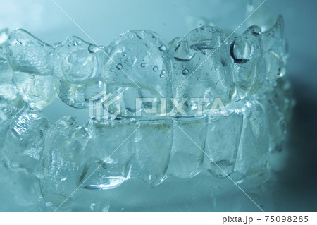 Invisible bracket aligners Invisible bracket aligners 75098285