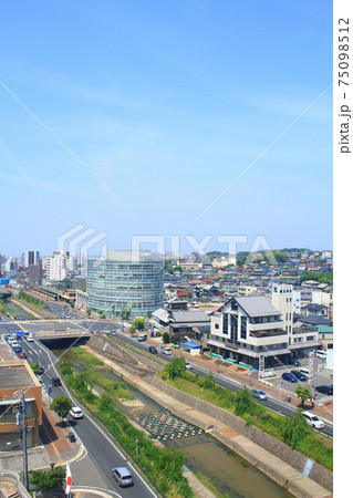 瀬戸市、瀬戸川と瀬戸市中心街の風景 75098512