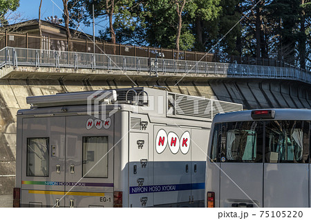 【渋谷のNHK放送センターにある中継車　西門付近】 75105220