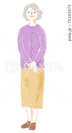 前で手を組んでいるシニア女性 75105473