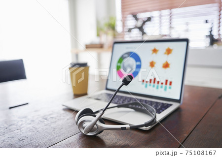 テレワーク　web会議イメージ　無人 75108167