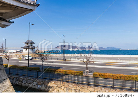 高松港の風景　（香川県高松市） 75109947