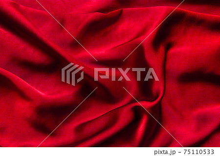 赤い柔らかな布　背景素材 75110533