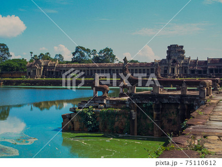 Bridge infront of Angkor Wat 75110612
