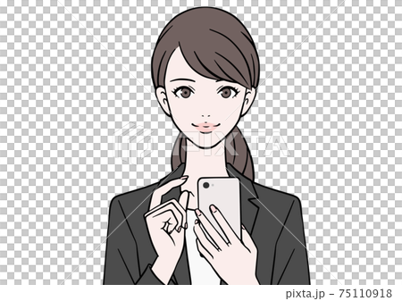 操縱智能手機的衣服的一名婦女 75110918