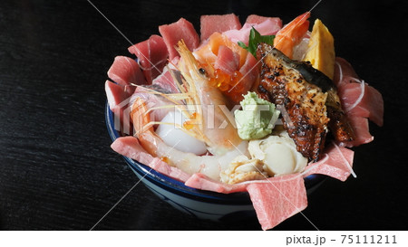 名古屋 仙谷すし 海鮮丼 名古屋 仙谷すし 海鮮丼 75111211