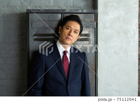 スーツを着た50代男性の写真素材