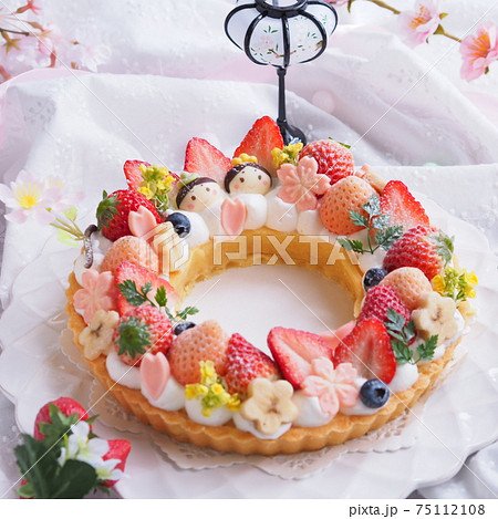 ひな祭り いちごのリースタルト ひな祭り いちごのリースタルト 75112108