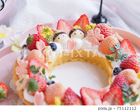 ひな祭り いちごのリースタルト ひな祭り いちごのリースタルト 75112112