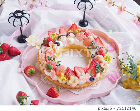 ひな祭り いちごのリースタルト ひな祭り いちごのリースタルト 75112146